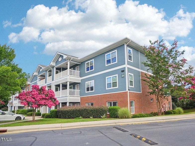 Primary Photo - 1000 Broadstone Way