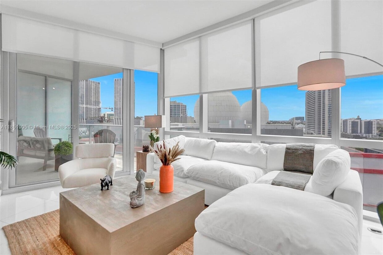 Foto principal - 851 NE 1st Ave