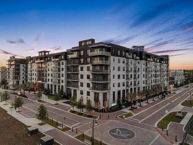 Building Photo - 425 Centerpointe Cir