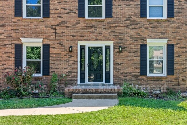 Building Photo - 830 Iris Ln