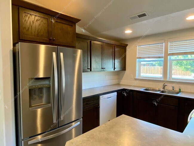 Foto del edificio - Central Oregon Living: Bright Home with Fi...