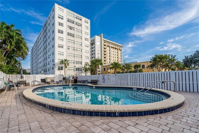 Foto del edificio - 2555 NE 11th St