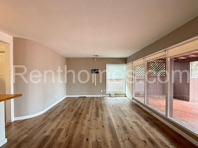 Foto del edificio - 3382 52nd St
