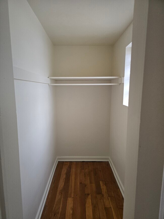 Foto del edificio - 404-410 East Bruce