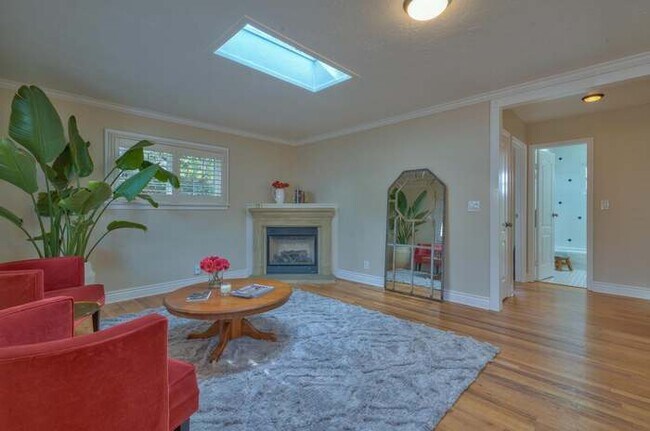 Building Photo - 1209 Darwin St