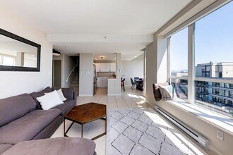 Building Photo - 909 Mainland St