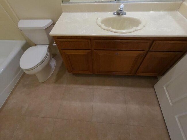 Building Photo - 2 bedroom in Canoga Park CA 91304