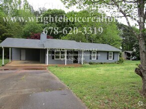Building Photo - 804 Navajo Ct SE