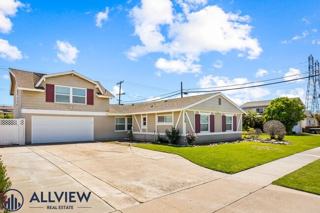 Building Photo - Upgraded 4 Bedroom, 3 Bathroom Home Available