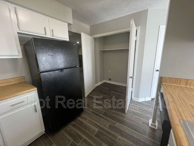 Foto del edificio - 803 Heritage Oaks Dr