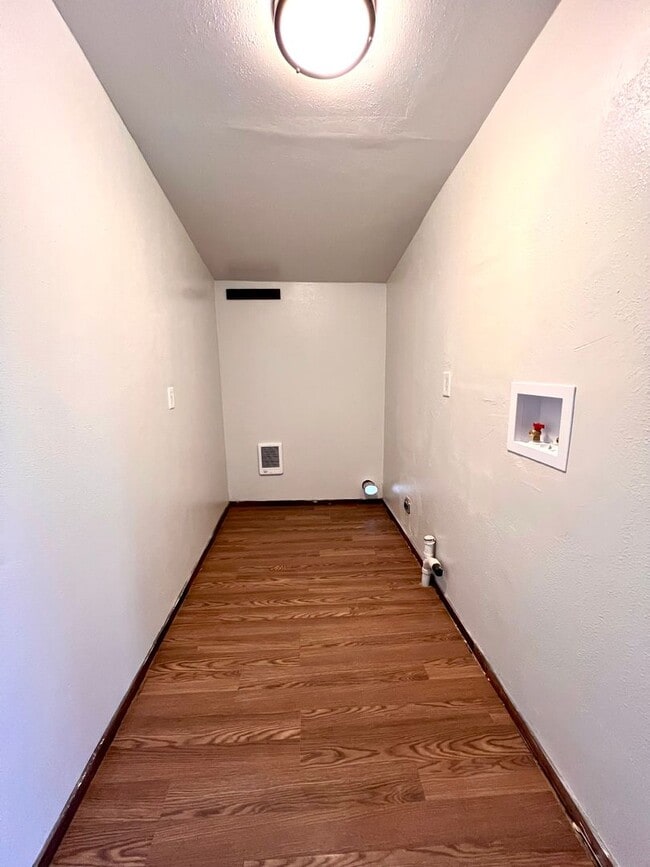 Building Photo - Non-Refundable & Security Deposit Total: $925.00