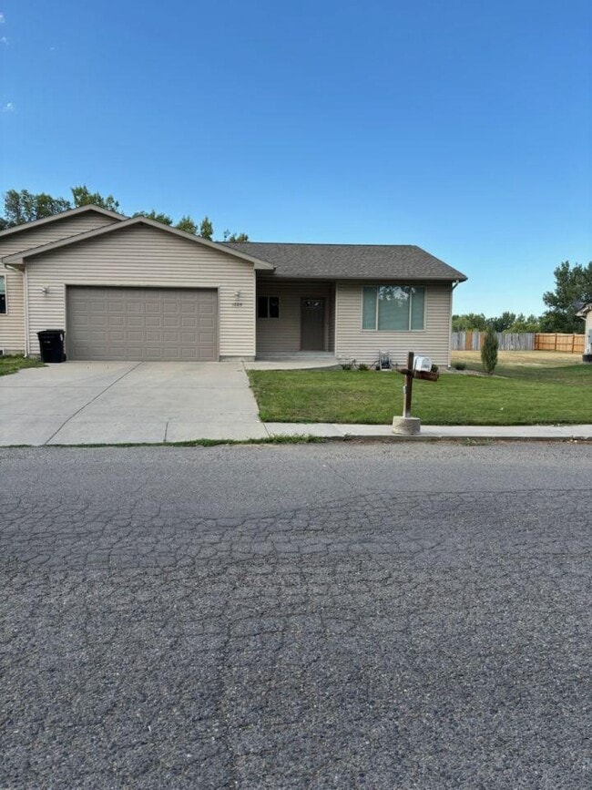 Building Photo - 1605 N Cherry Creek Loop