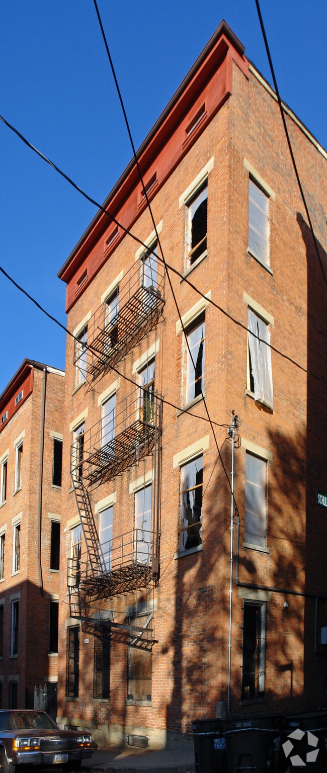 Building Photo - Broadway Square
