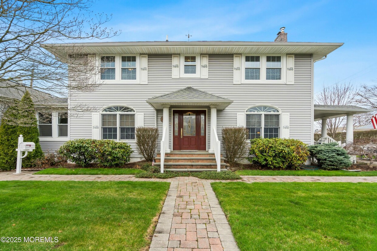 Primary Photo - 146 Bath Ave