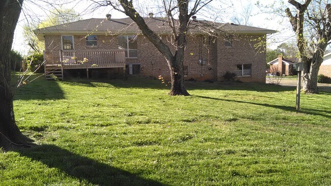 Foto del edificio - 2512 Sharron Dr