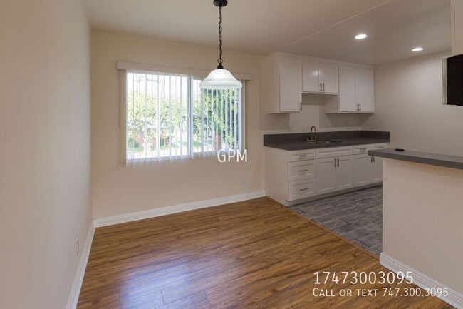 Building Photo - 12828 Oxnard St