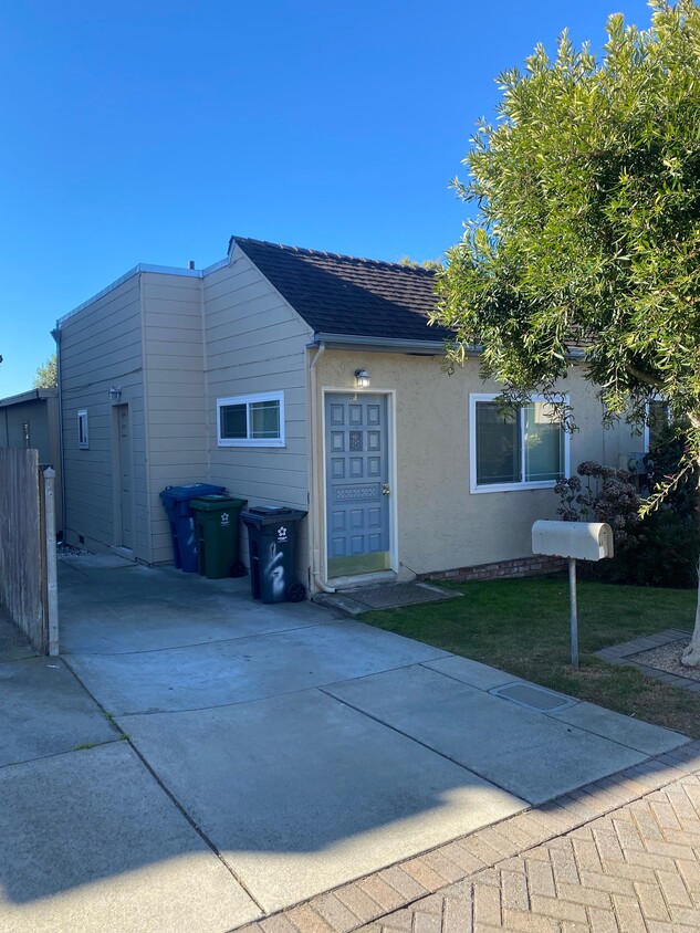 Primary Photo - 460 E St