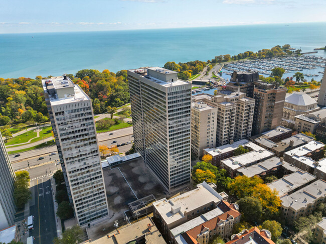 Foto del edificio - 3550 N Lake Shore Dr.