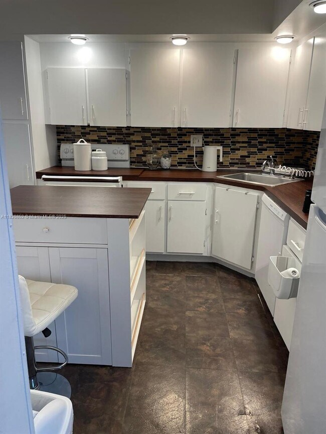 Foto del edificio - 2750 NE 183rd St