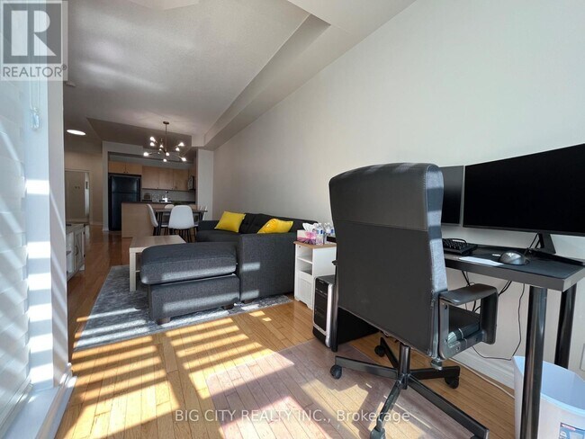 Building Photo - 33 Elm Dr W