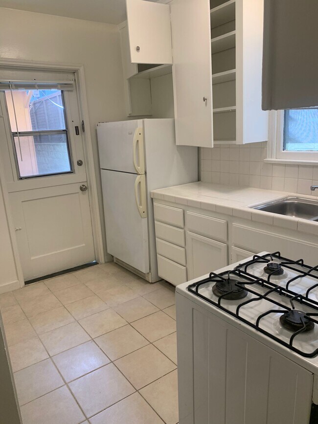 Building Photo - 858 Lincoln Blvd