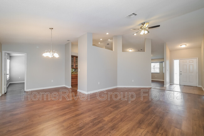 Building Photo - 911 Delano Ct