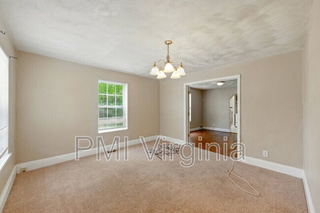 Building Photo - 923 Palmer St