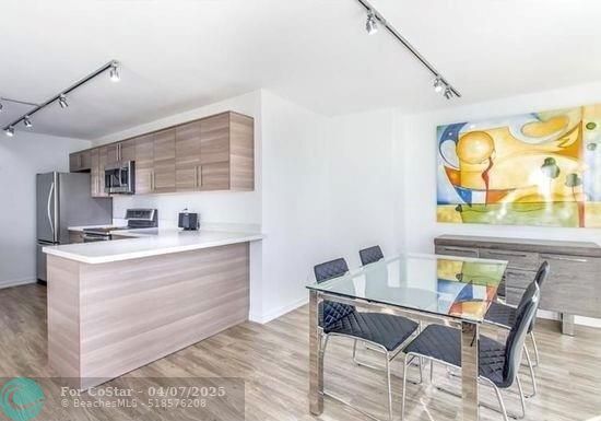 Foto del edificio - 720 Bayshore Dr