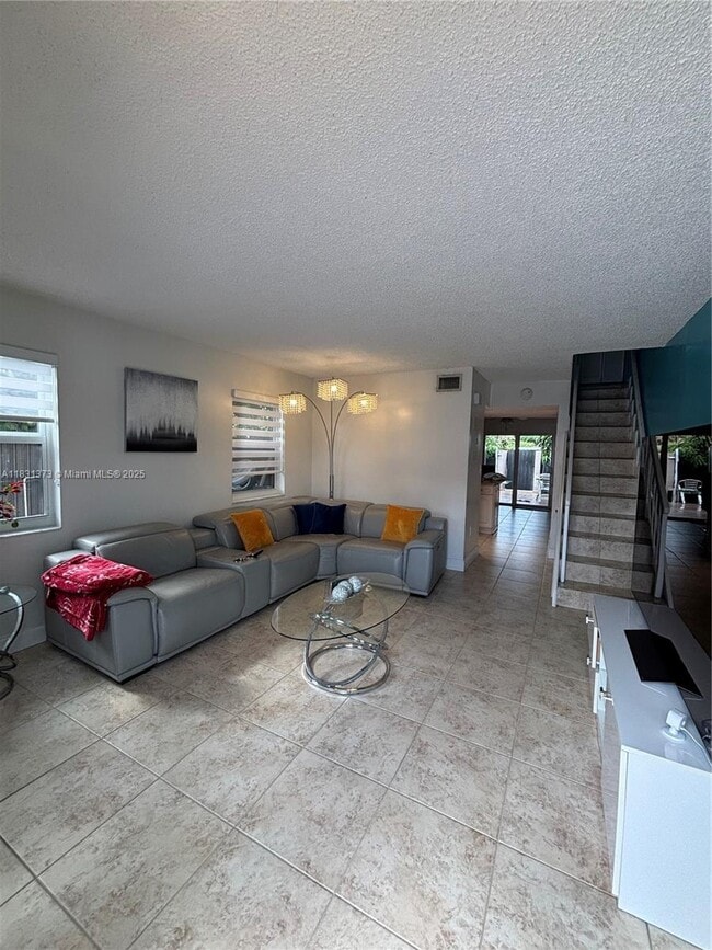 Foto del edificio - 2348 W 68th St