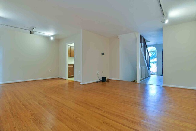 Foto del edificio - 10721 Deborah Dr