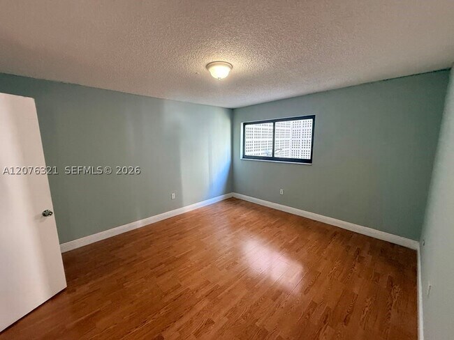 Foto del edificio - 6950 W 6th Ave
