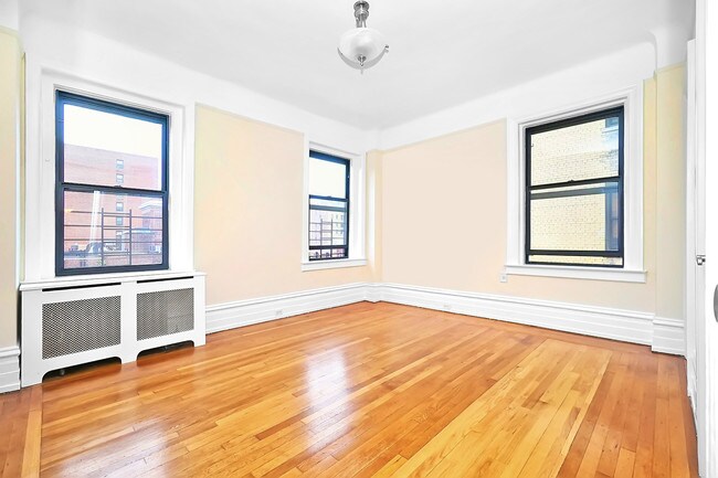 Building Photo - 230 W 79th St