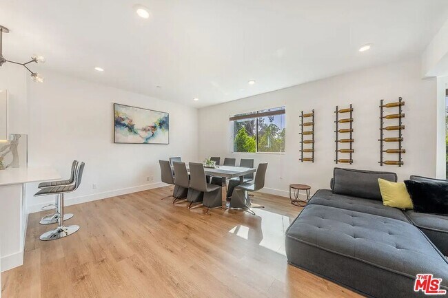 Foto del edificio - 4637 Laurel Canyon Blvd