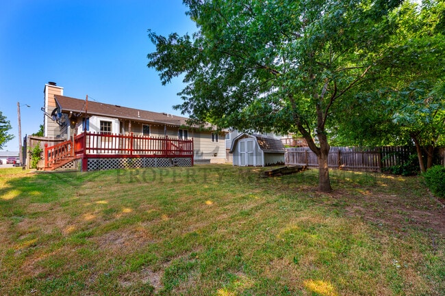 Building Photo - 2126 N Pine Grove St