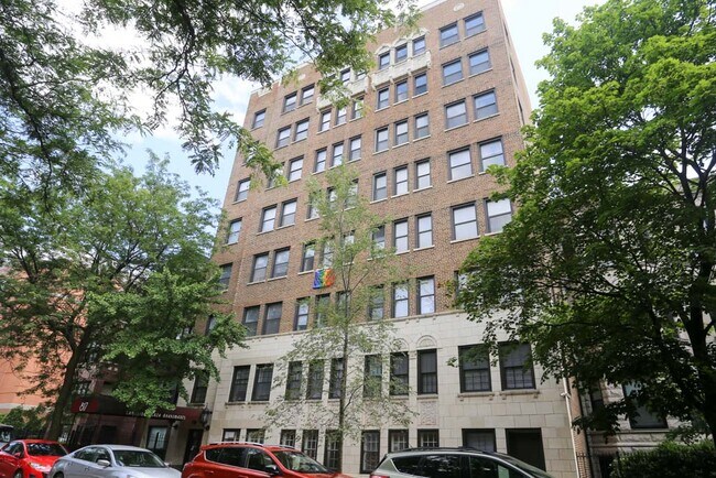 Building Photo - 817 W Lakeside Pl