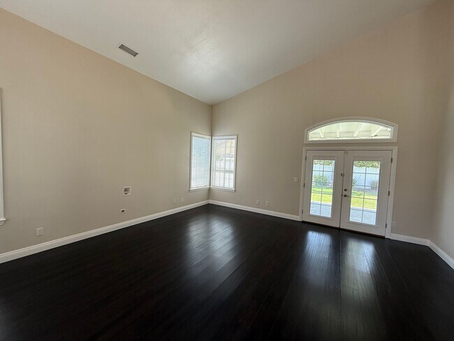Building Photo - Beautiful home in Oxnard, CA