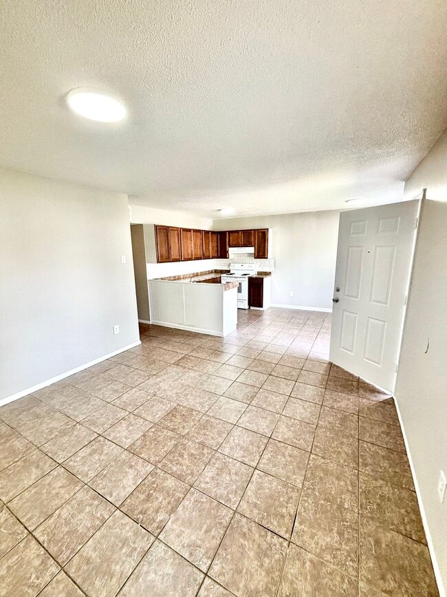 Building Photo - 1/2 off the first month's rent with a secu...