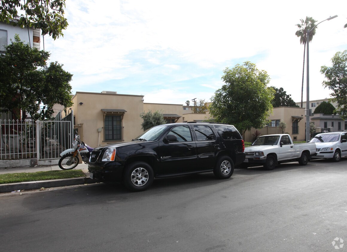 Foto del edificio - 1554-1576 N Serrano Ave