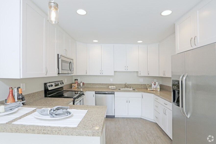 Loma Portal Apartments