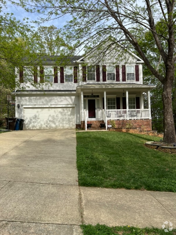 Building Photo - 916 Country Club Dr