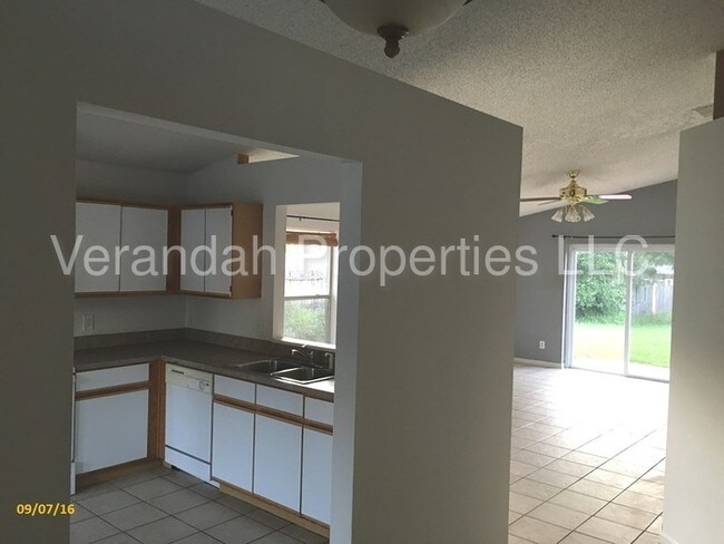 Foto del edificio - 13655 Glasser Ave