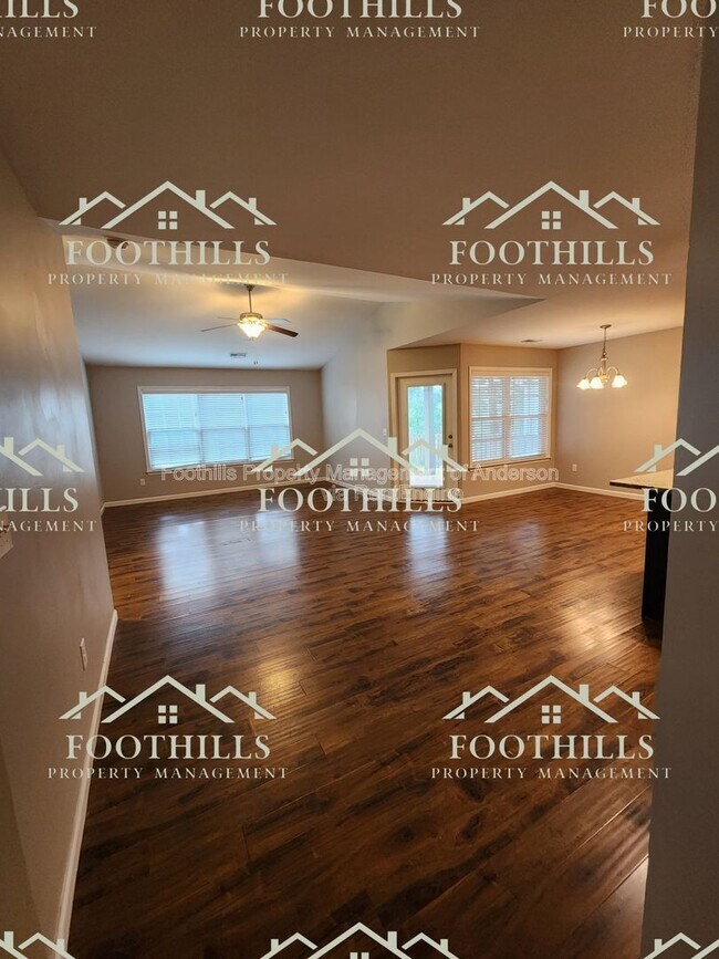 Foto del edificio - 1027 Whirlaway Cir