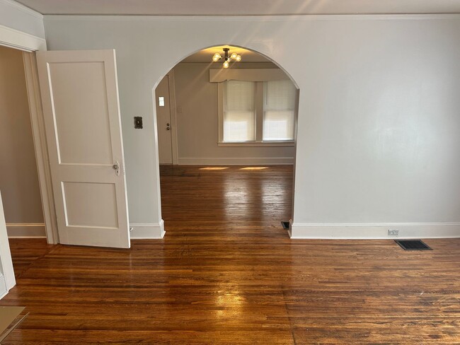 Foto del edificio - Beautiful Two Bedroom Home in Wesley Heigh...