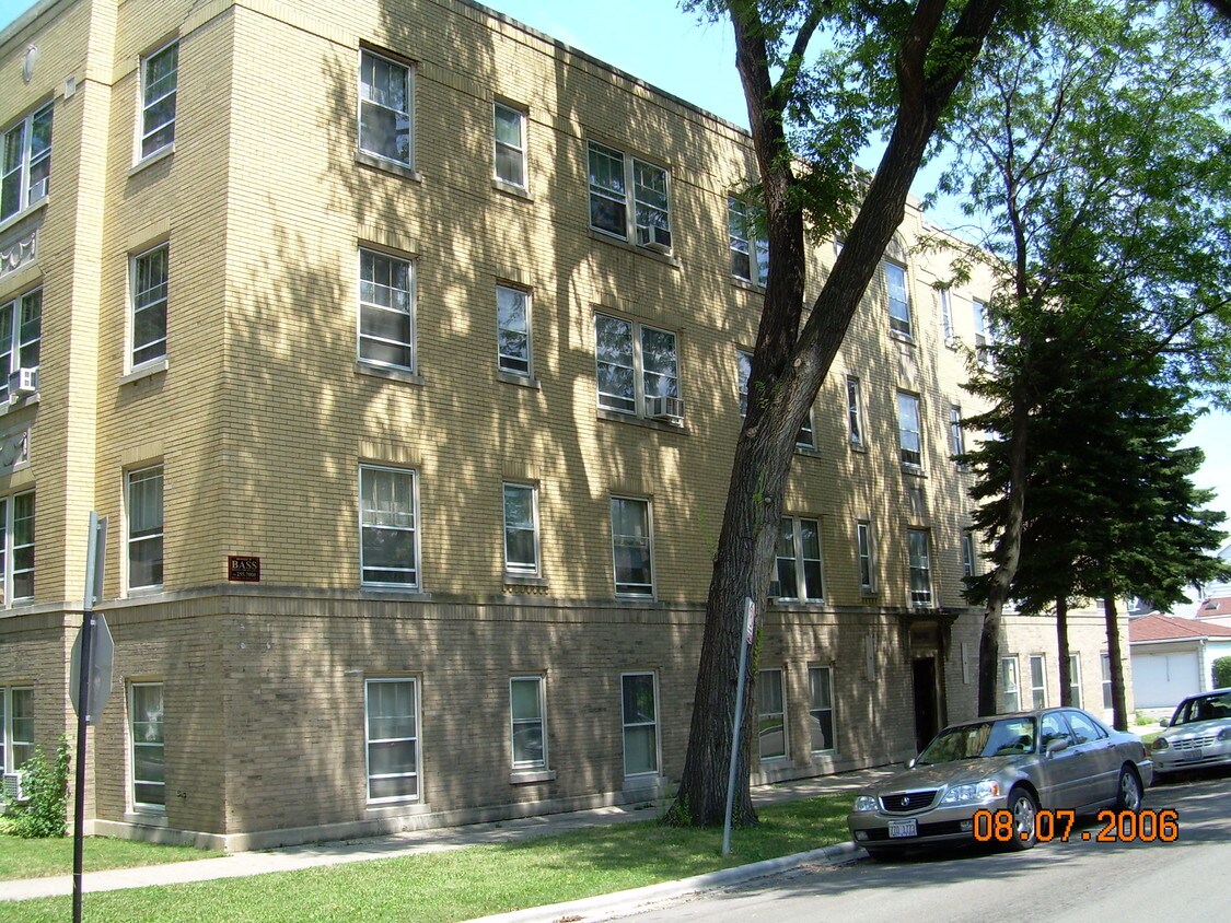 Primary Photo - 3720 W Berteau Ave