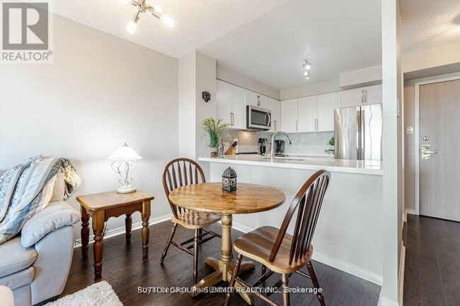 Photo du bâtiment - 2177-2177 Burnhamthorpe Rd W