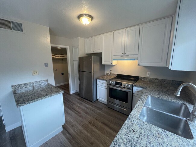 Building Photo - Must see to appreciate 3 bedroom and 1.5 b...