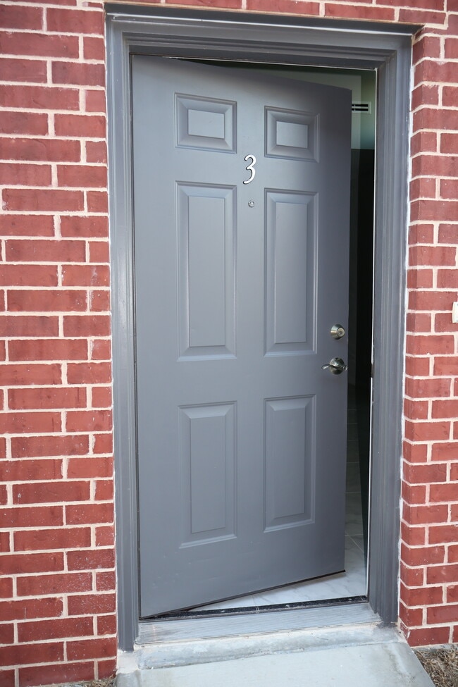 Building Photo - 1005 Hidden Hills St