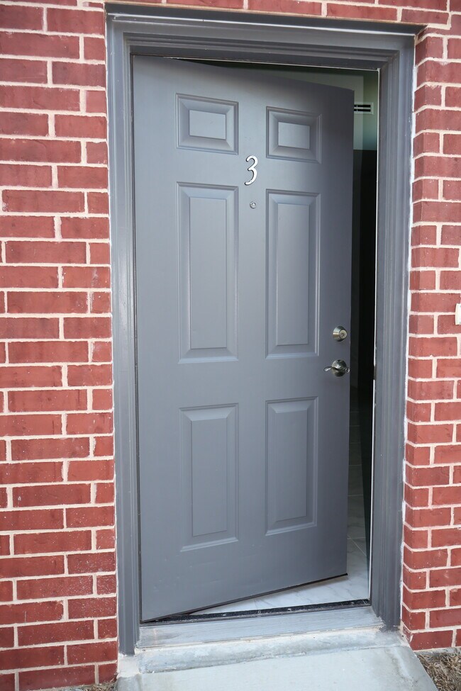 Foto del edificio - 1005 Hidden Hills St