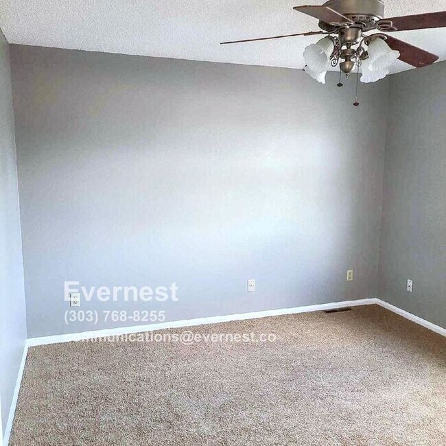 Building Photo - 3-Bedroom, 2-Bathroom Home with Convenient...