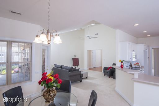 Foto del edificio - 902 Cedar Croft Ct